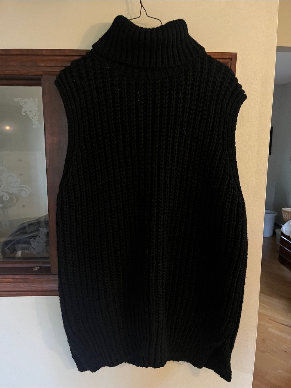 H&M Black Sleeveless Turtleneck Sweater